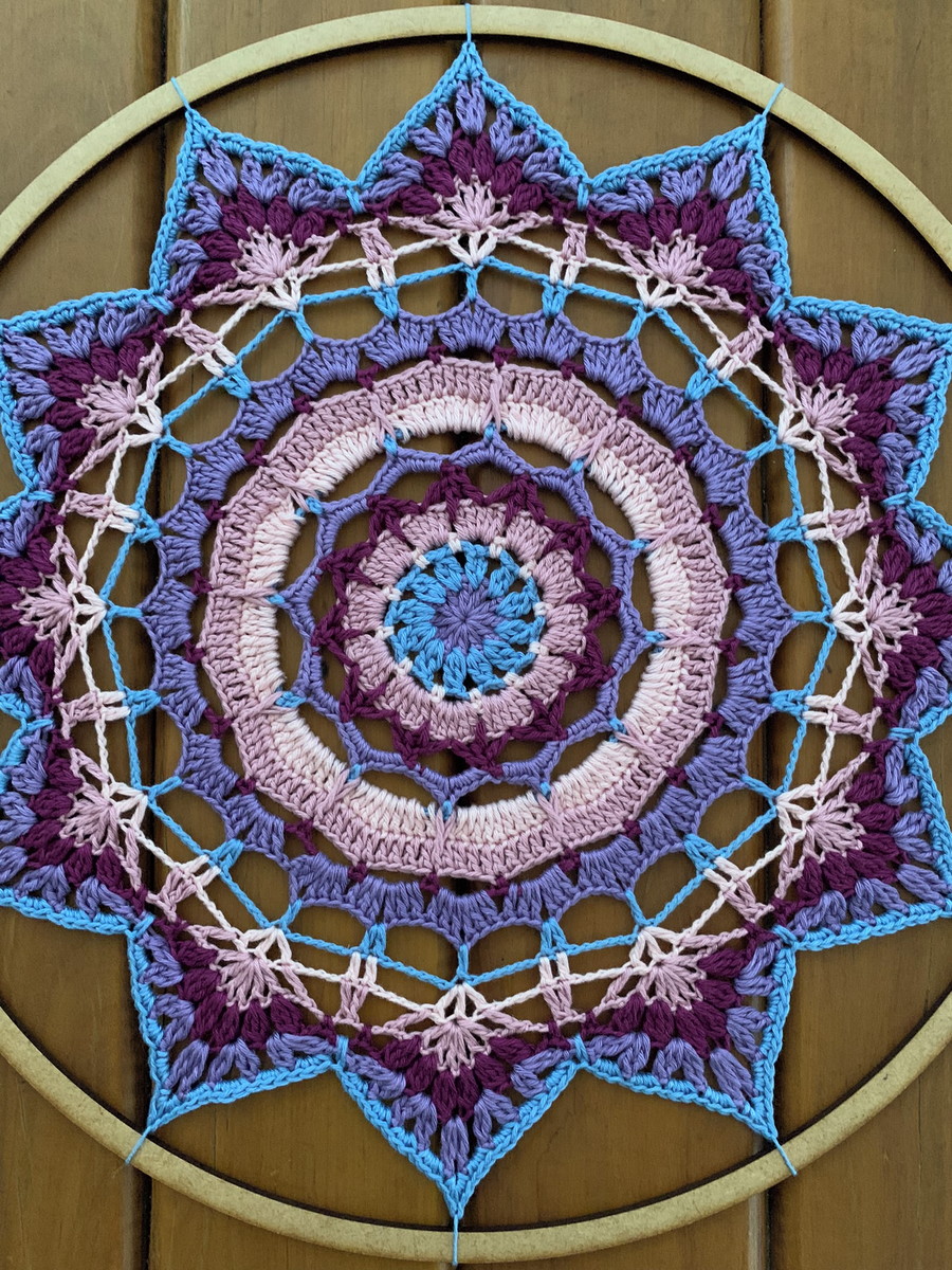 Mandala Na Parede De Crochê