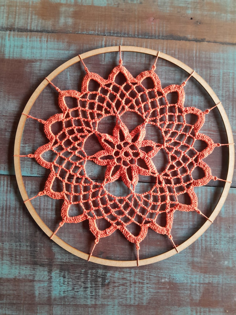 Mandala Na Parede De Crochê