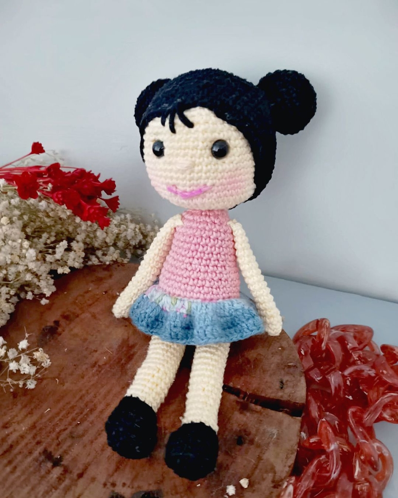 Boneca Amigurumi De Crochê