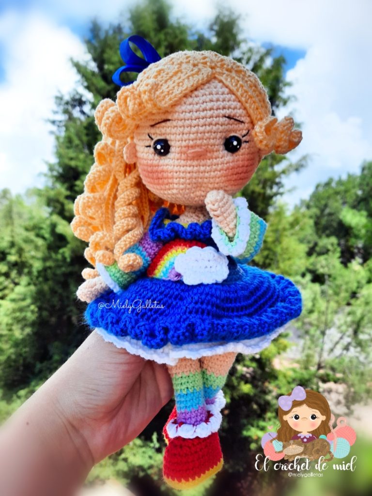 Boneca Amigurumi De Crochê